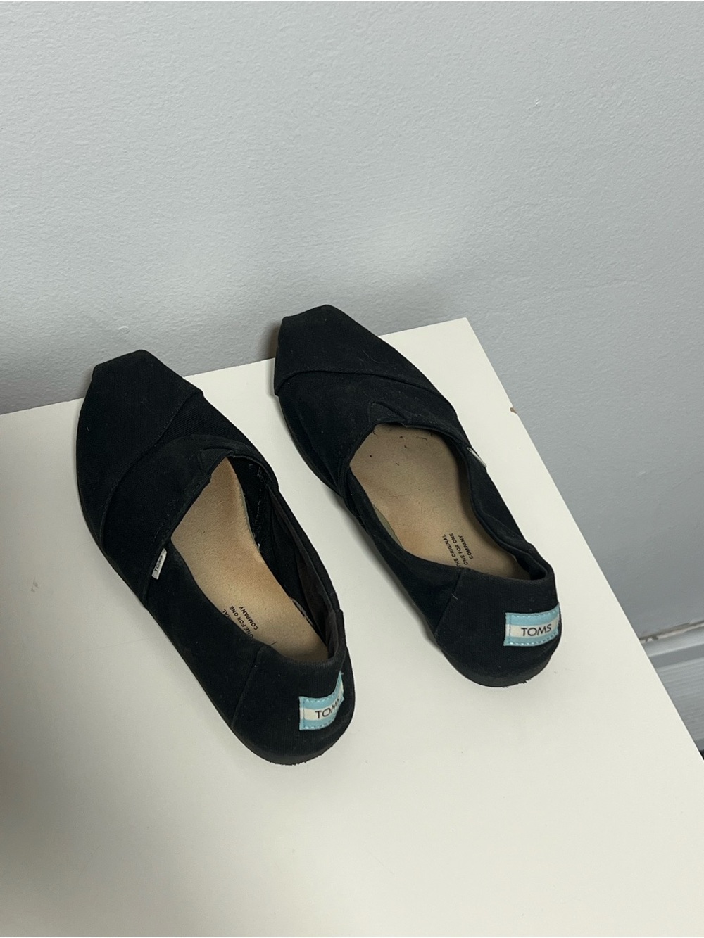 Toms Black Slip-On Flats- women’s